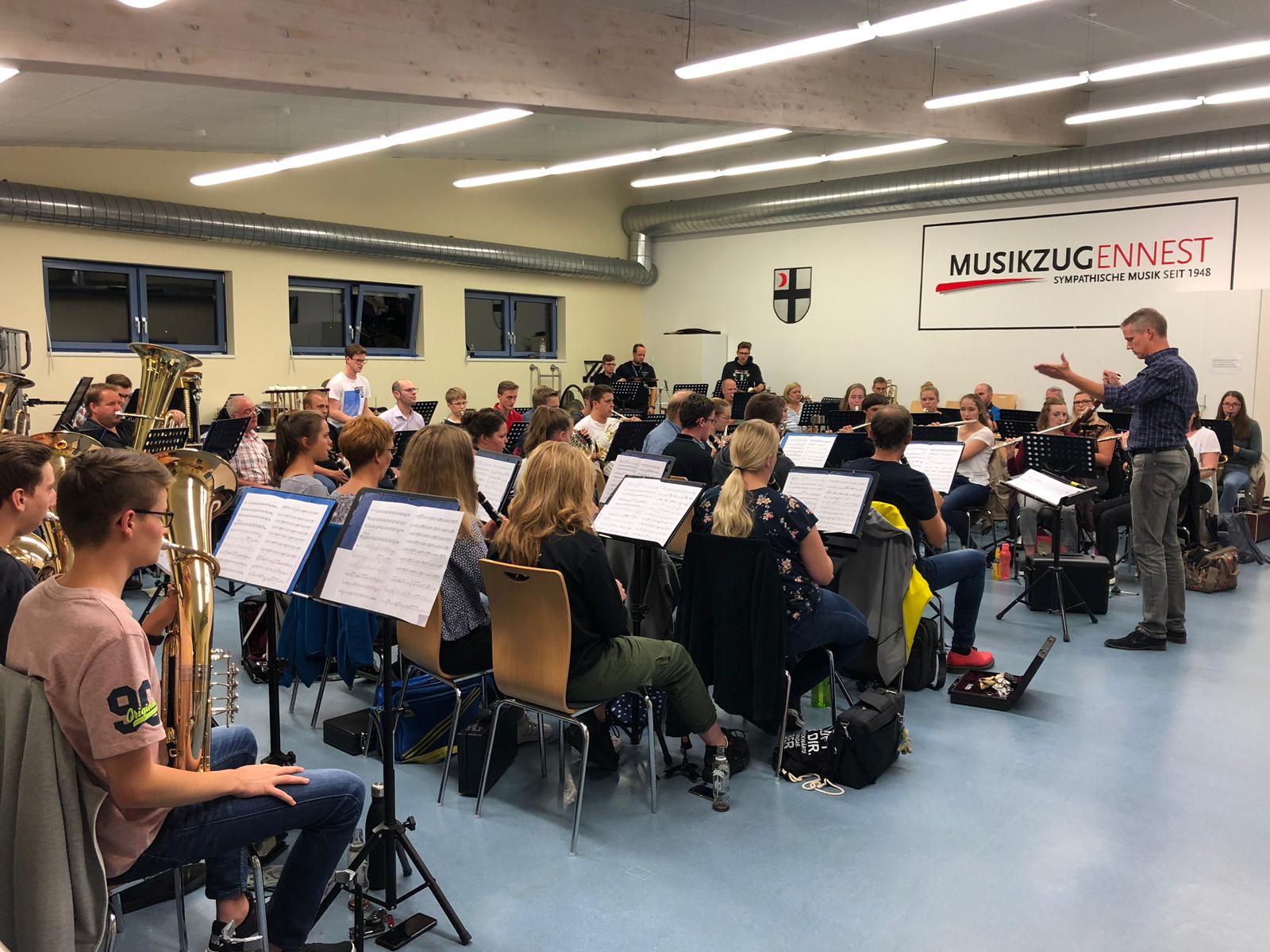 Proben des Musikzug der freiwilligen Feuerwehr Ennest